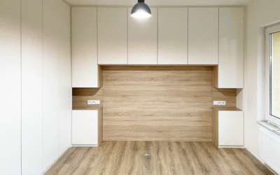 rohová skříň obestavěná kolem postele Rohová skříň na míru obestavěná kolem postele