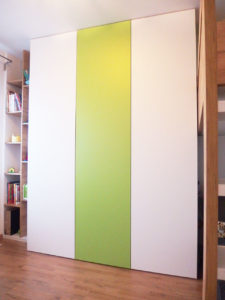 vestavene-skrine-do-detskeho-pokoje-010 Skříň s pantovými dveřmi do dětského pokoje