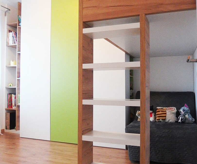 vestavene-skrine-realizace-001 Dětský pokoj na míru se zvýšenou postelí.