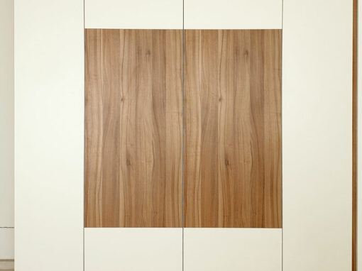 Realizace pantové skříně na míru.