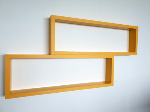 vestavene-skrine-realizace-121 otevřené žluté police