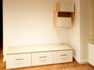 vestavene-skrine-realizace-133 Komoda na míru se třemi šuplíky.