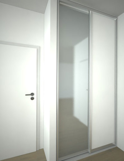 Vestavěná skříň s bílými a zrcadlovými posuvnými dveřmi