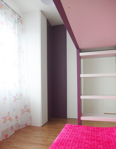 Realizace kompletního interieru vč. rohové skříně a zvýšené postele do dětského pokoje pro holčičku Praha 9