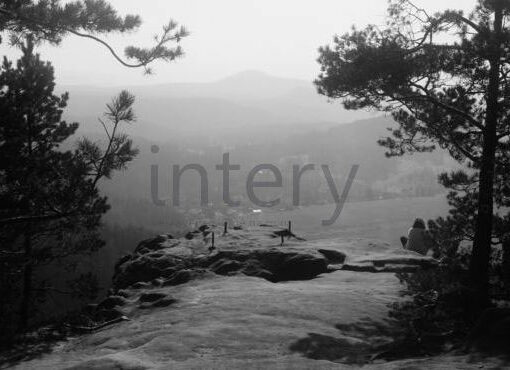 vestavene-skrine-na-miru-designglass-BW-11