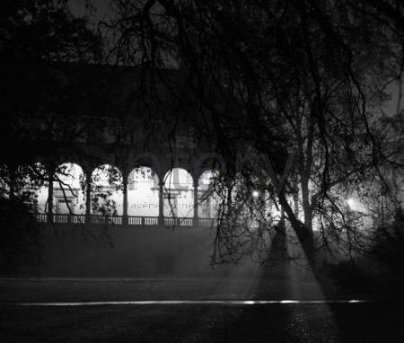 vestavene-skrine-na-miru-designglass-BW-46