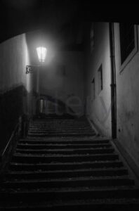 vestavene-skrine-na-miru-designglass-BW-58