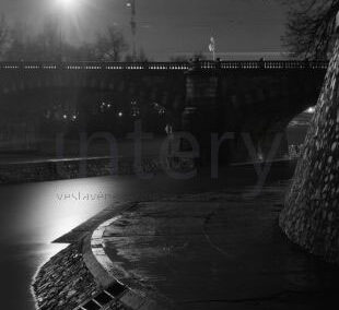 vestavene-skrine-na-miru-designglass-BW-82